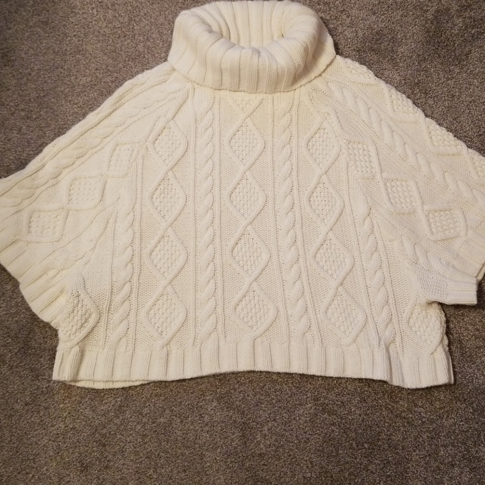 GAP CABLE KNIT SWEATER